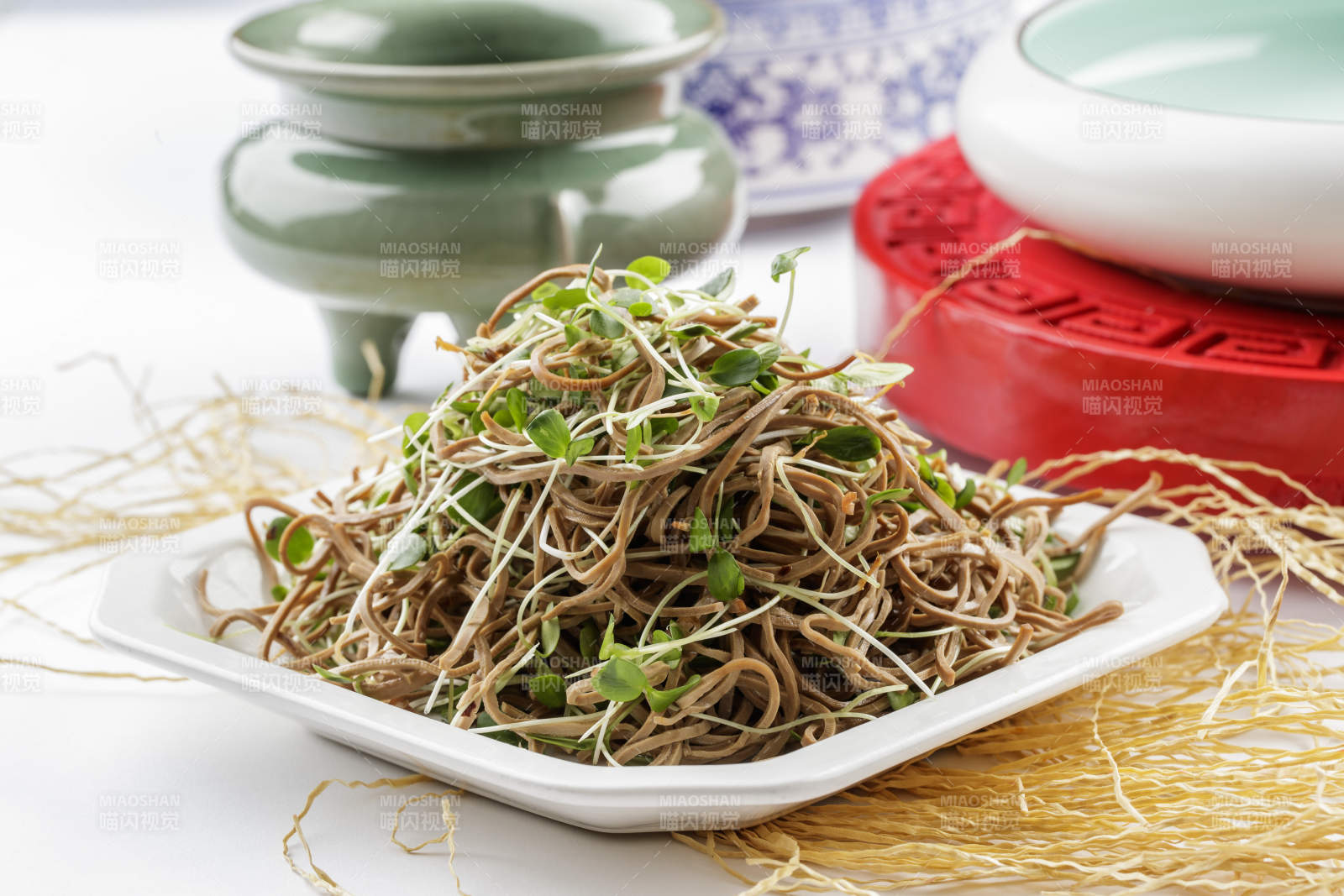 香椿苗拌熏豆腐丝图片