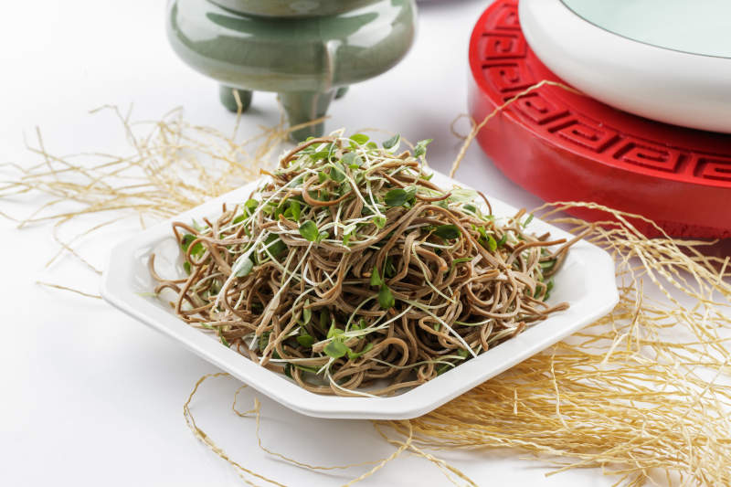 香椿苗拌熏豆腐丝图片