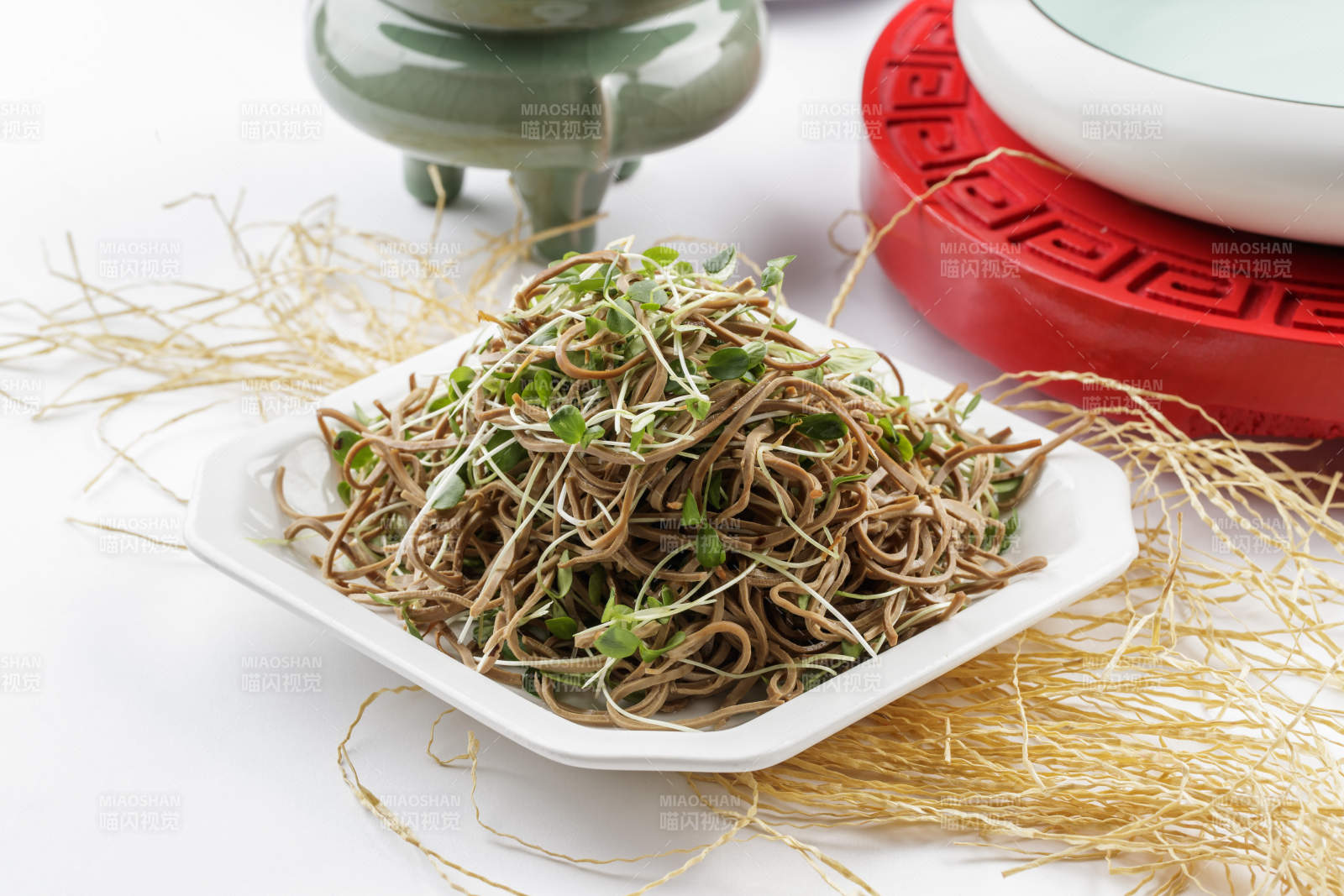 香椿苗拌熏豆腐丝图片