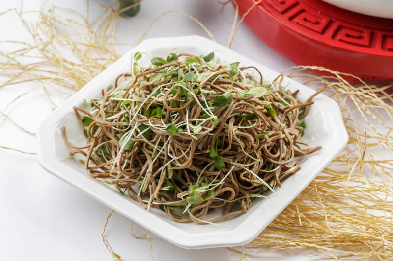 香椿苗拌熏豆腐丝图片