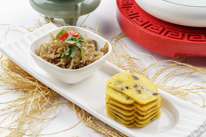 豆馅黄糕切片配耳丝图片