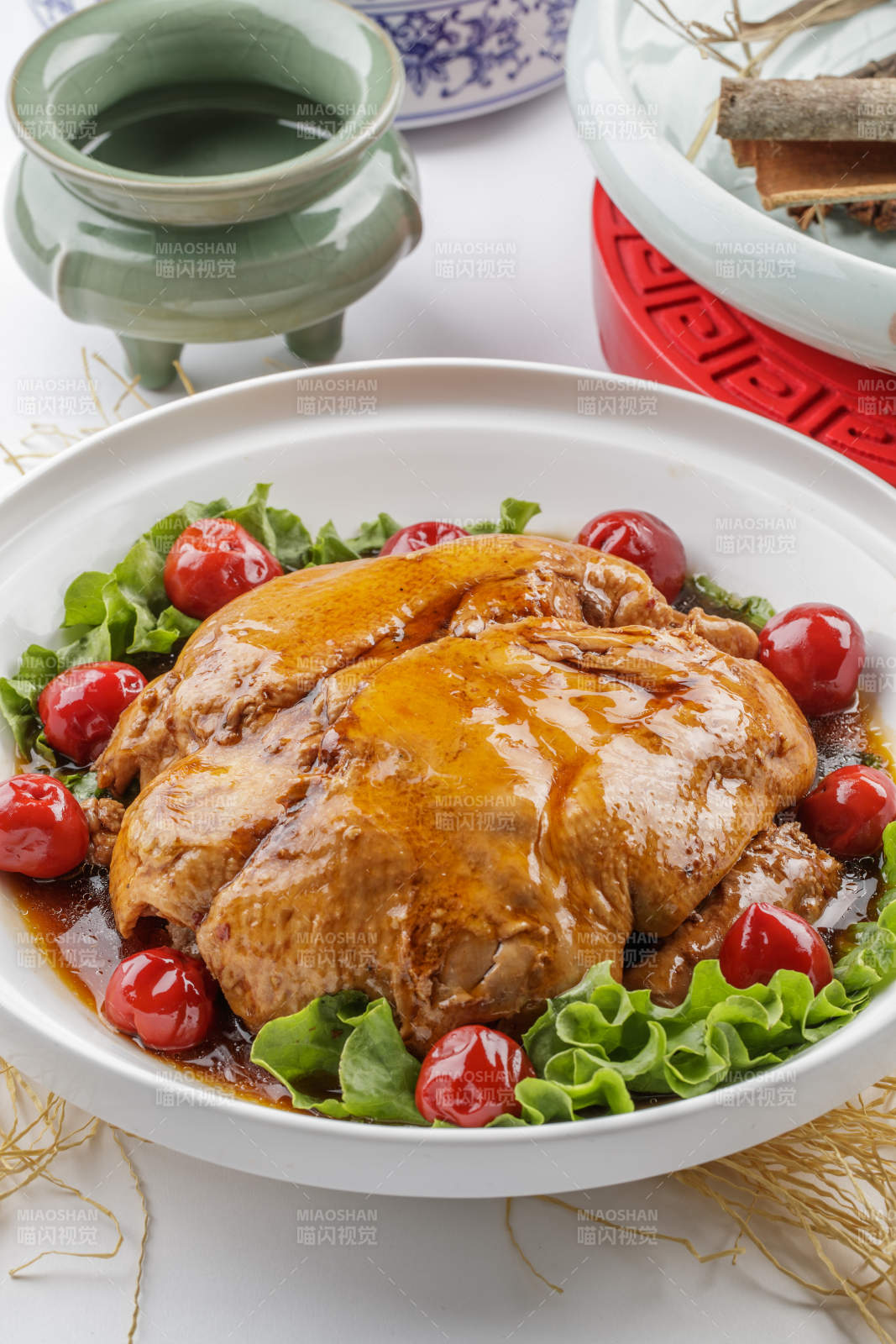 浇汁红卤扒鸡图片