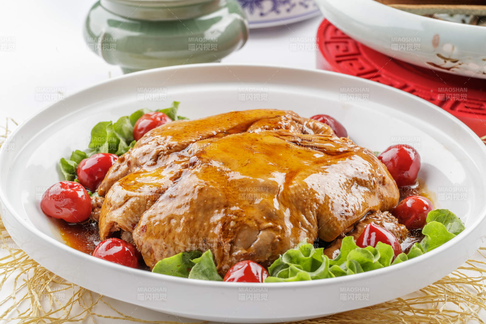 浇汁红卤扒鸡图片