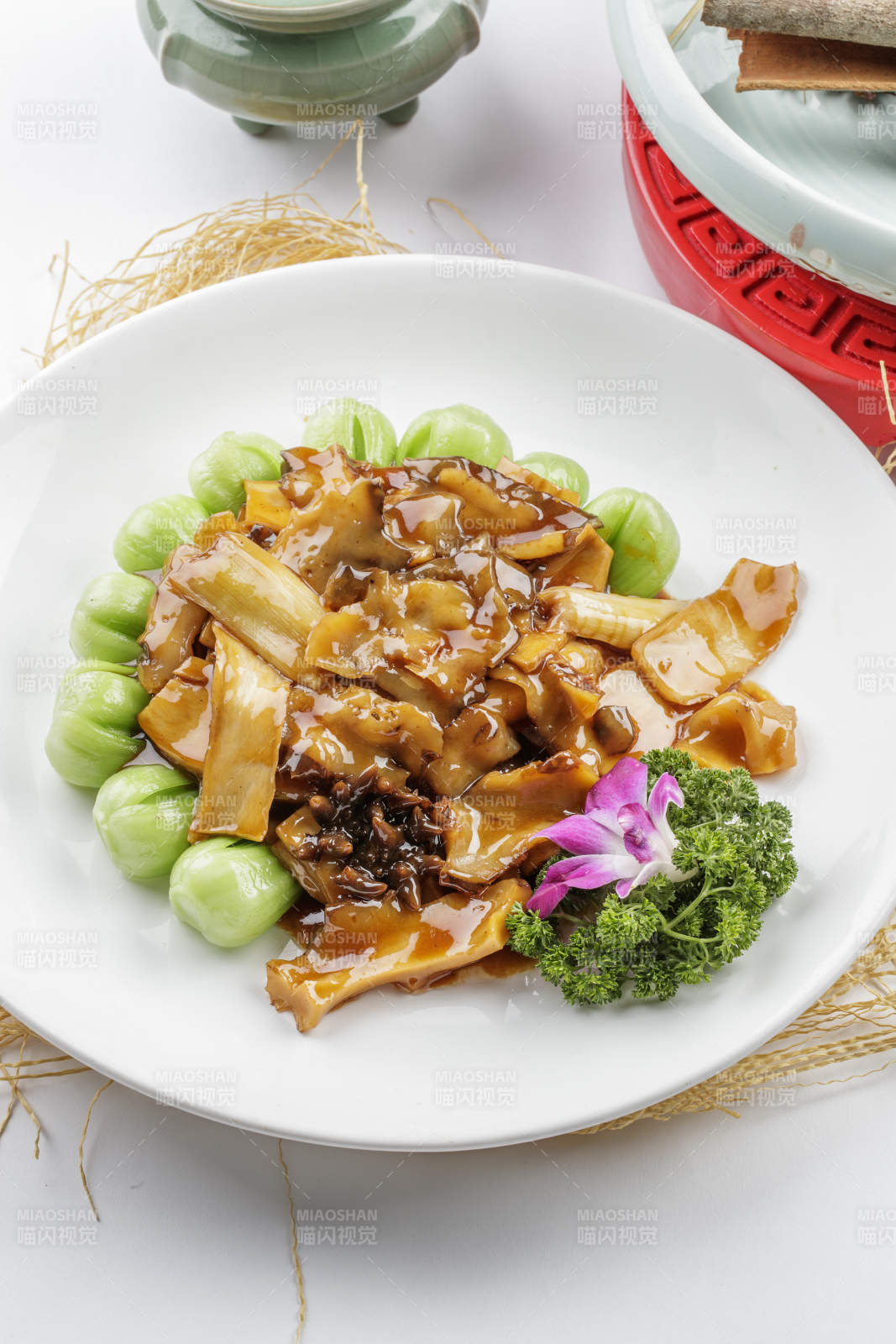 葱烧海参杏鲍菇图片