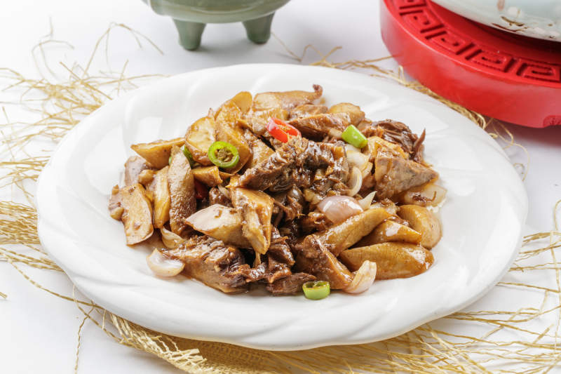 土豆焖牛腩图片