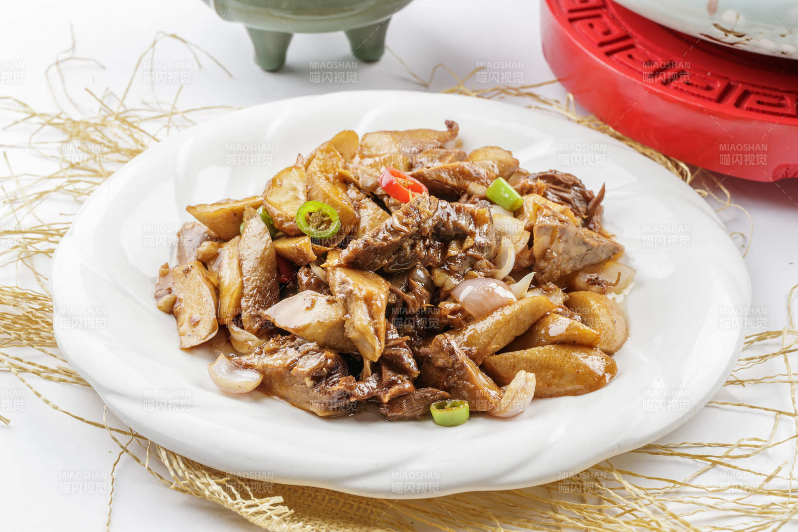 土豆焖牛腩图片