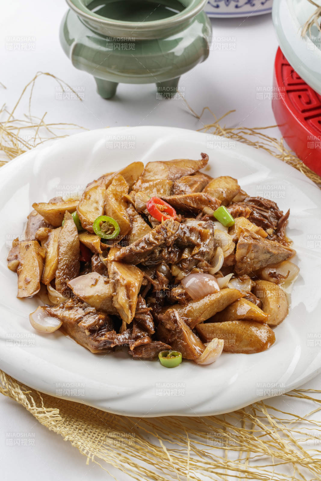 土豆焖牛腩图片