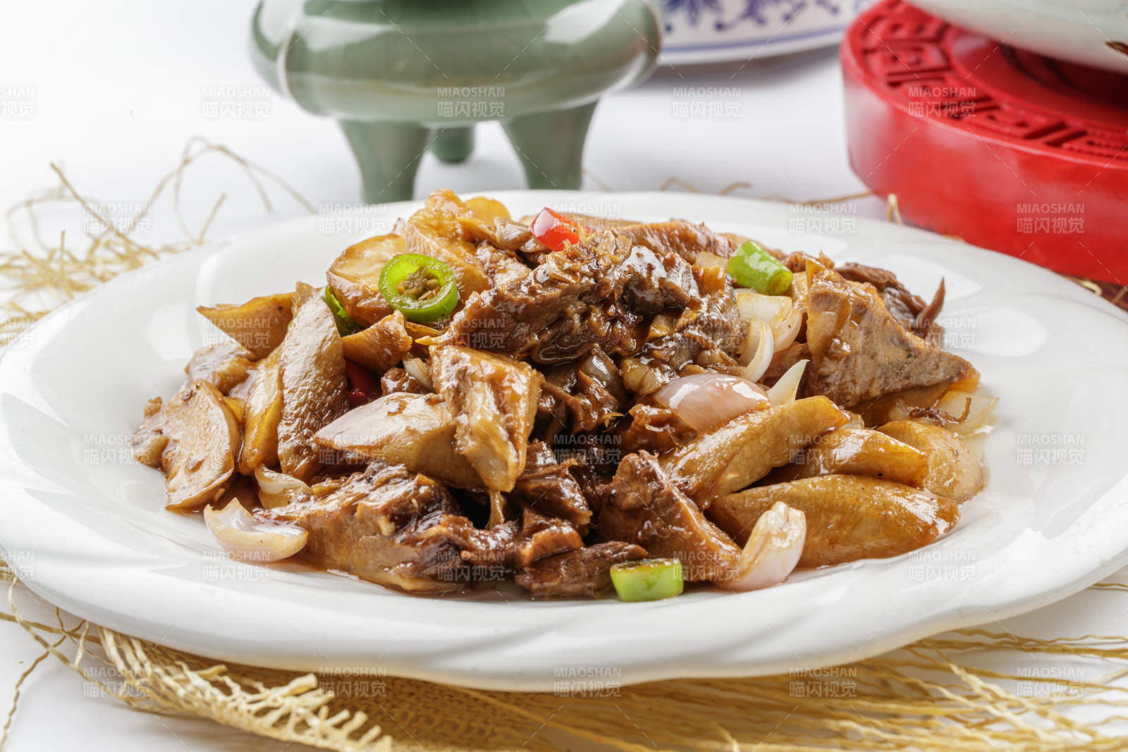 土豆焖牛腩图片