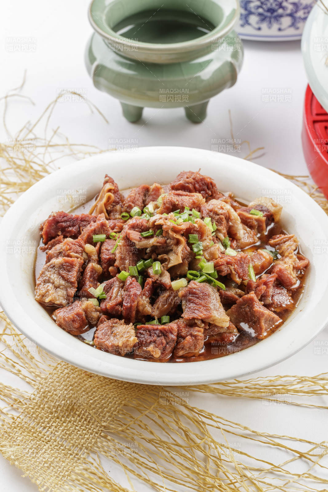 风味红焖牛腩图片