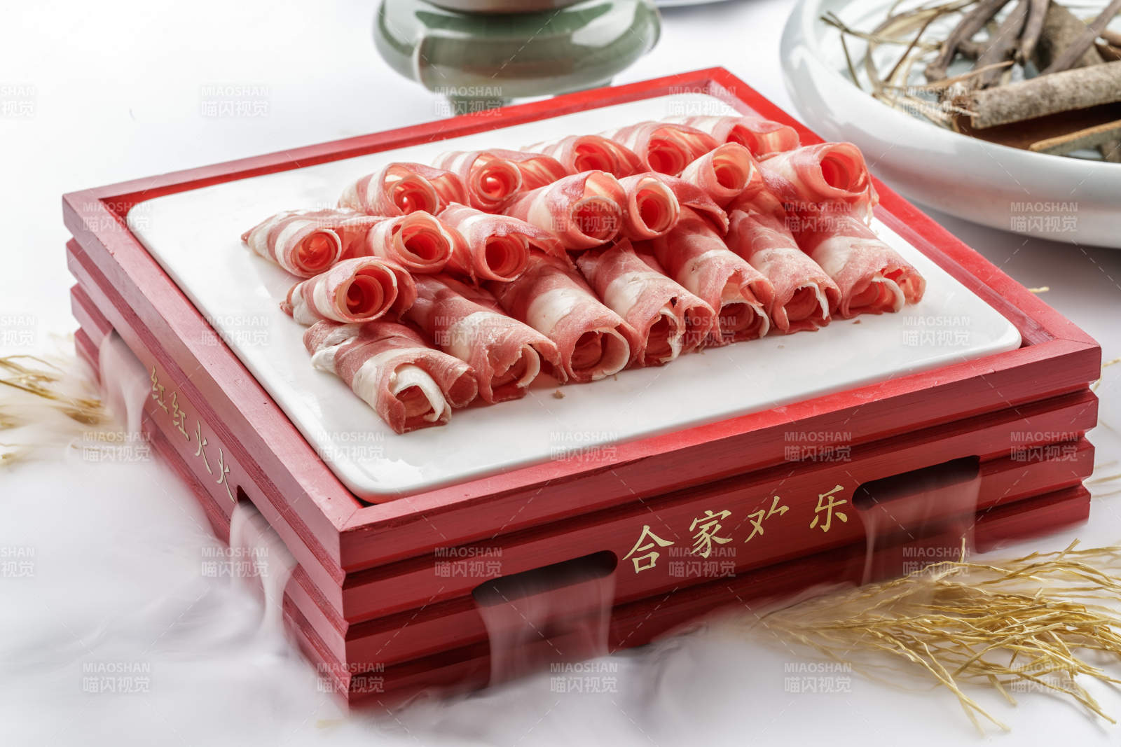 涮锅火锅食材草原羔羊肉卷图片