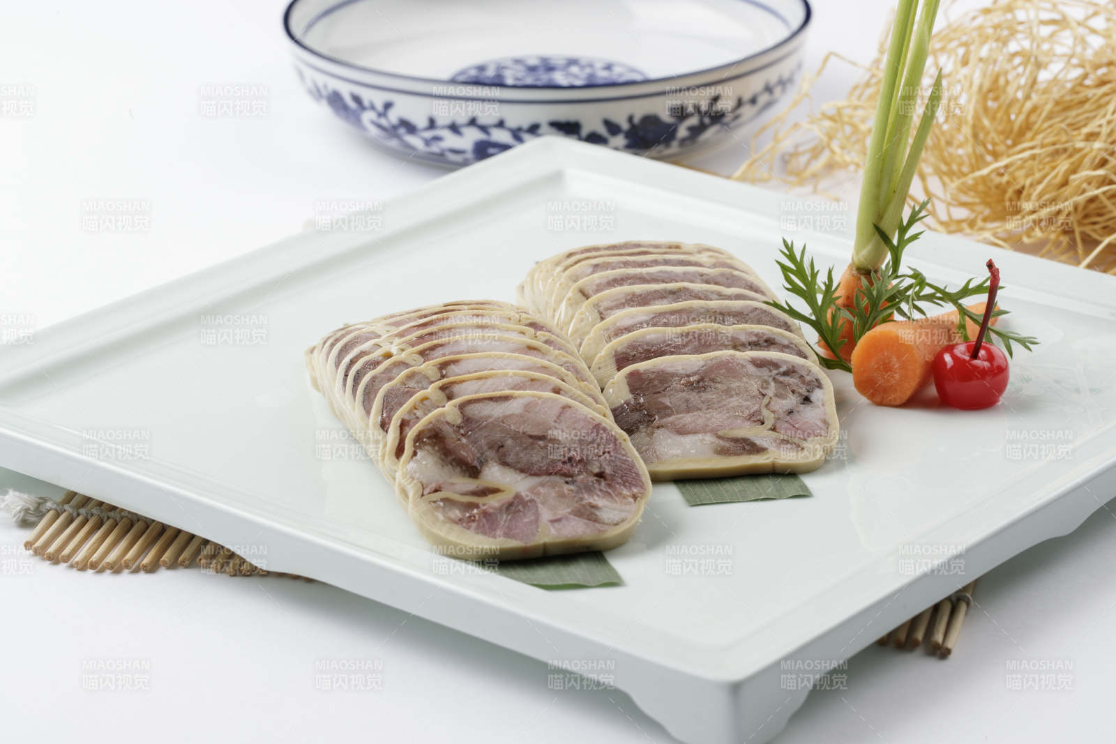 鱿鱼猪肘花卷切片图片