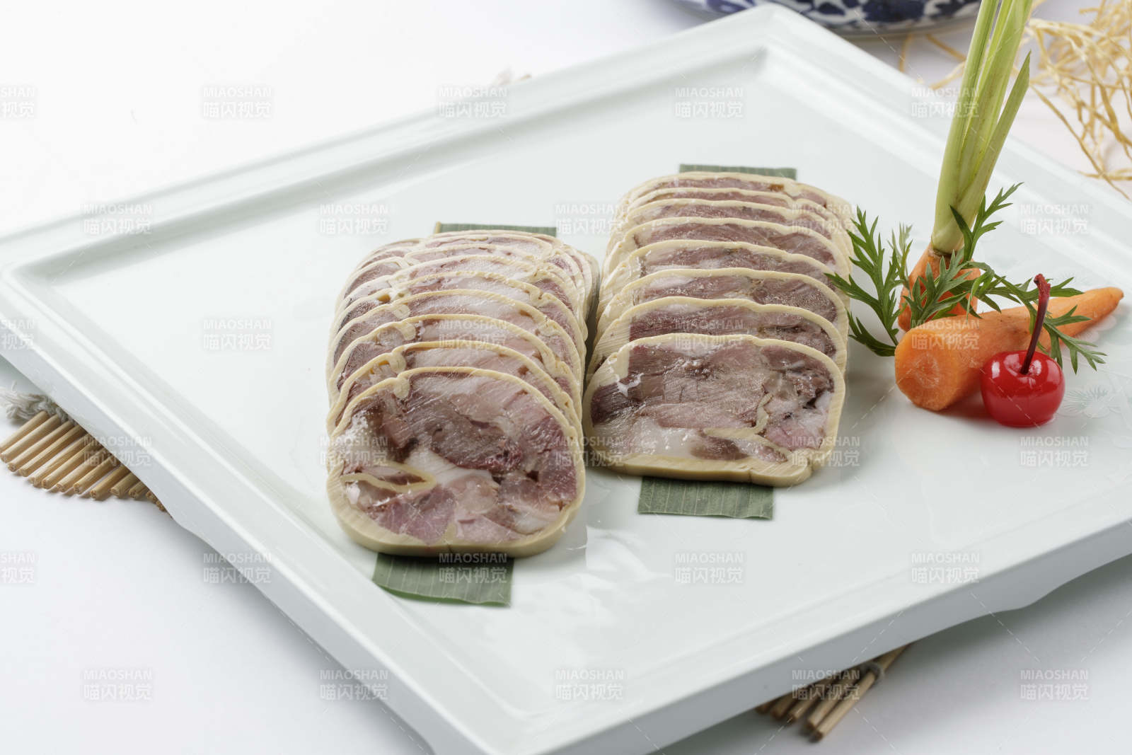 鱿鱼猪肘花卷切片图片