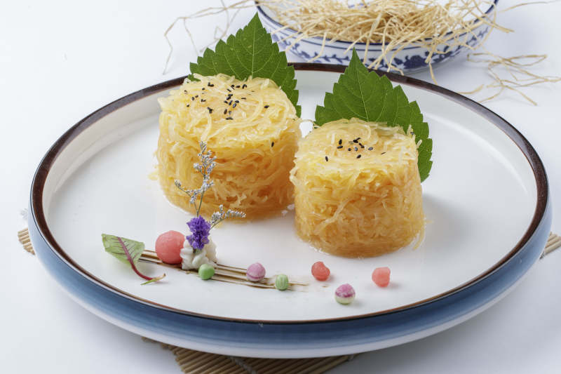 套碗装的炝拌青瓜丝墩图片