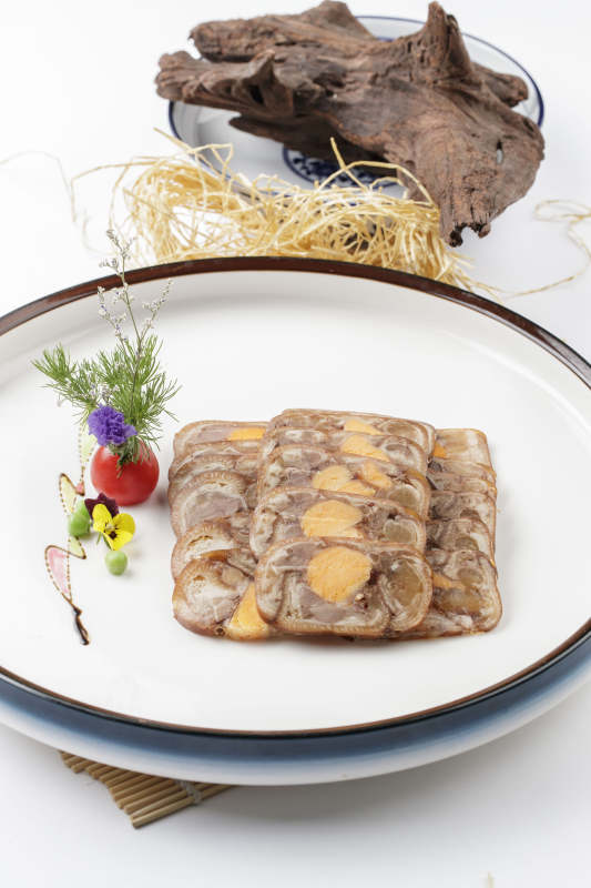 猪耳鸭蛋黄香肠卷图片