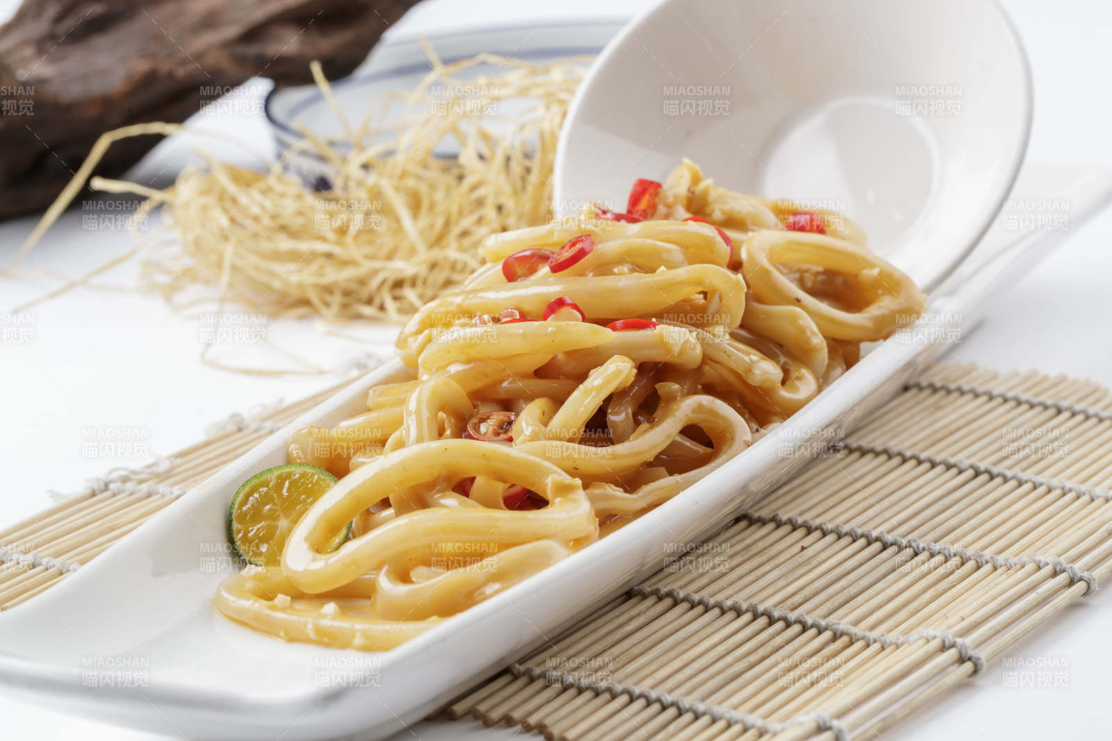 酸辣鱿鱼圈图片