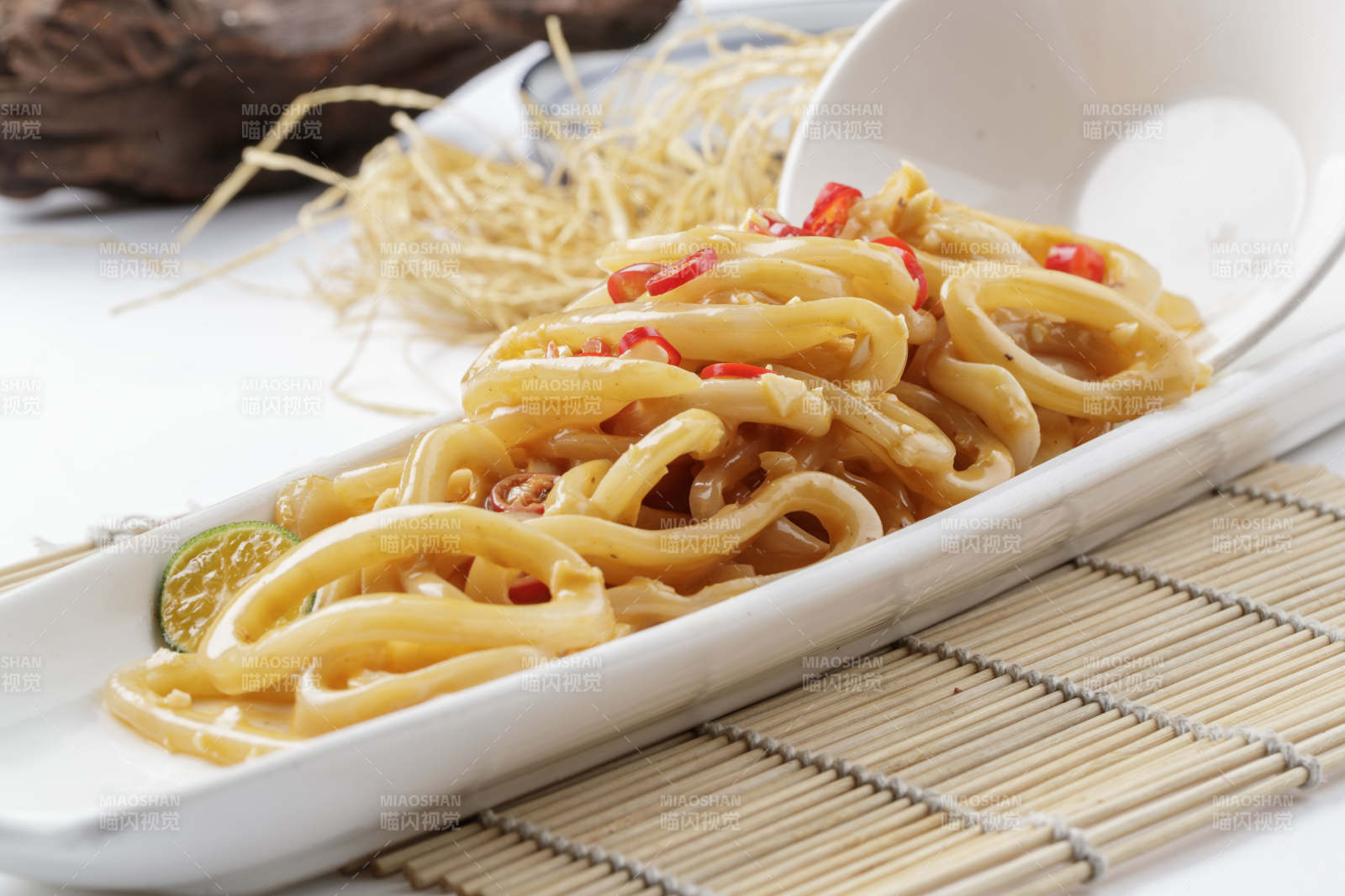 酸辣鱿鱼圈图片