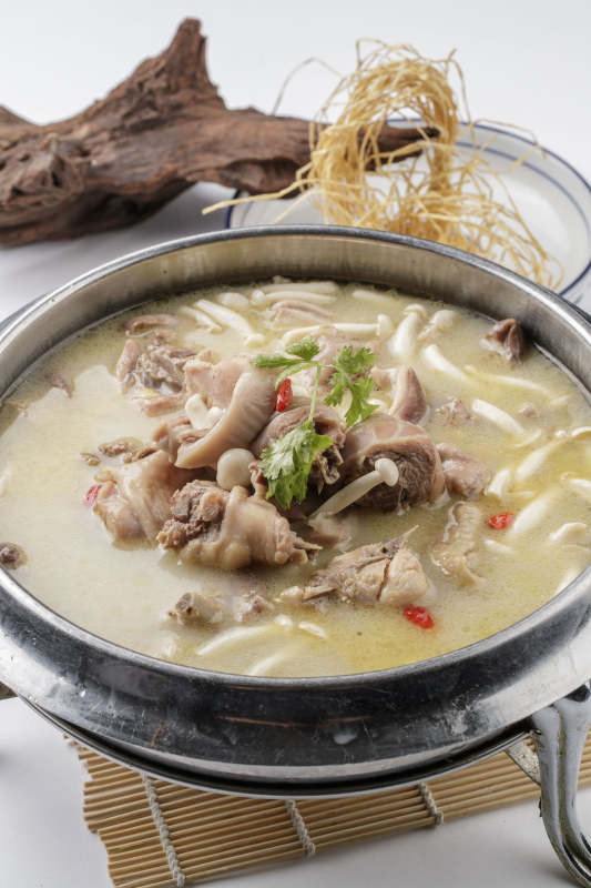 猪手山珍菌炖浓汤图片