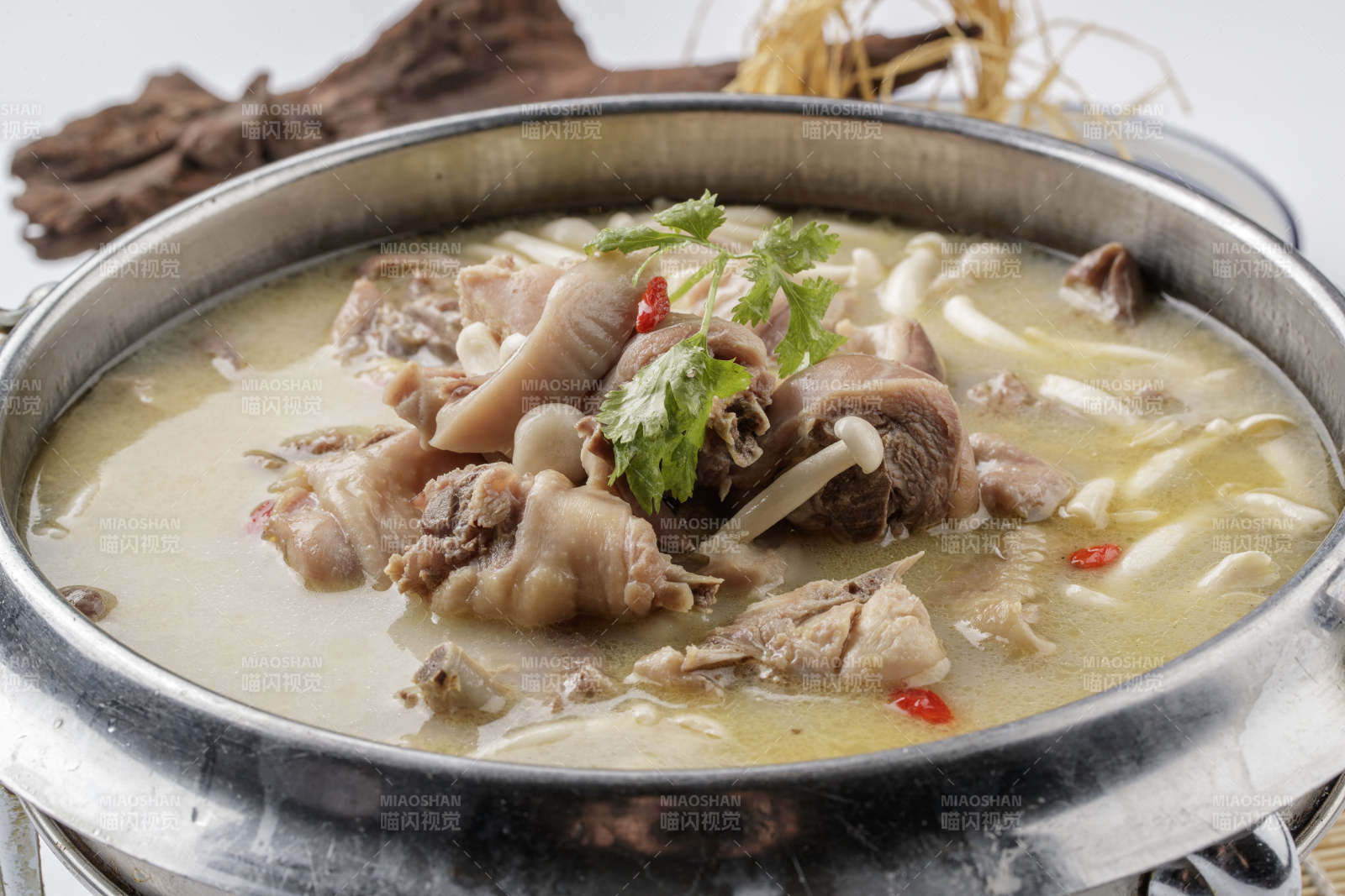 猪手山珍菌炖浓汤图片