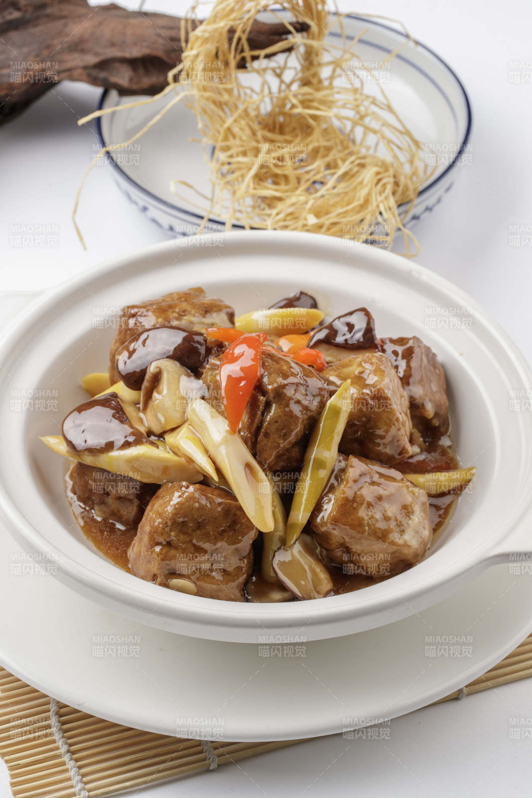 笋尖豆腐泡烧肉图片