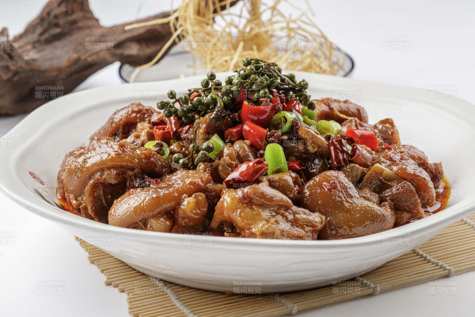 藤椒麻辣焖猪蹄图片