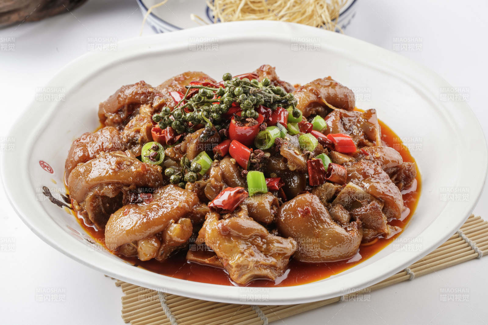 藤椒麻辣焖猪蹄图片