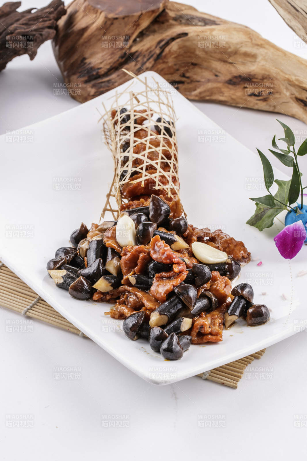 蒜香肉炒黑皮鸡枞菌图片