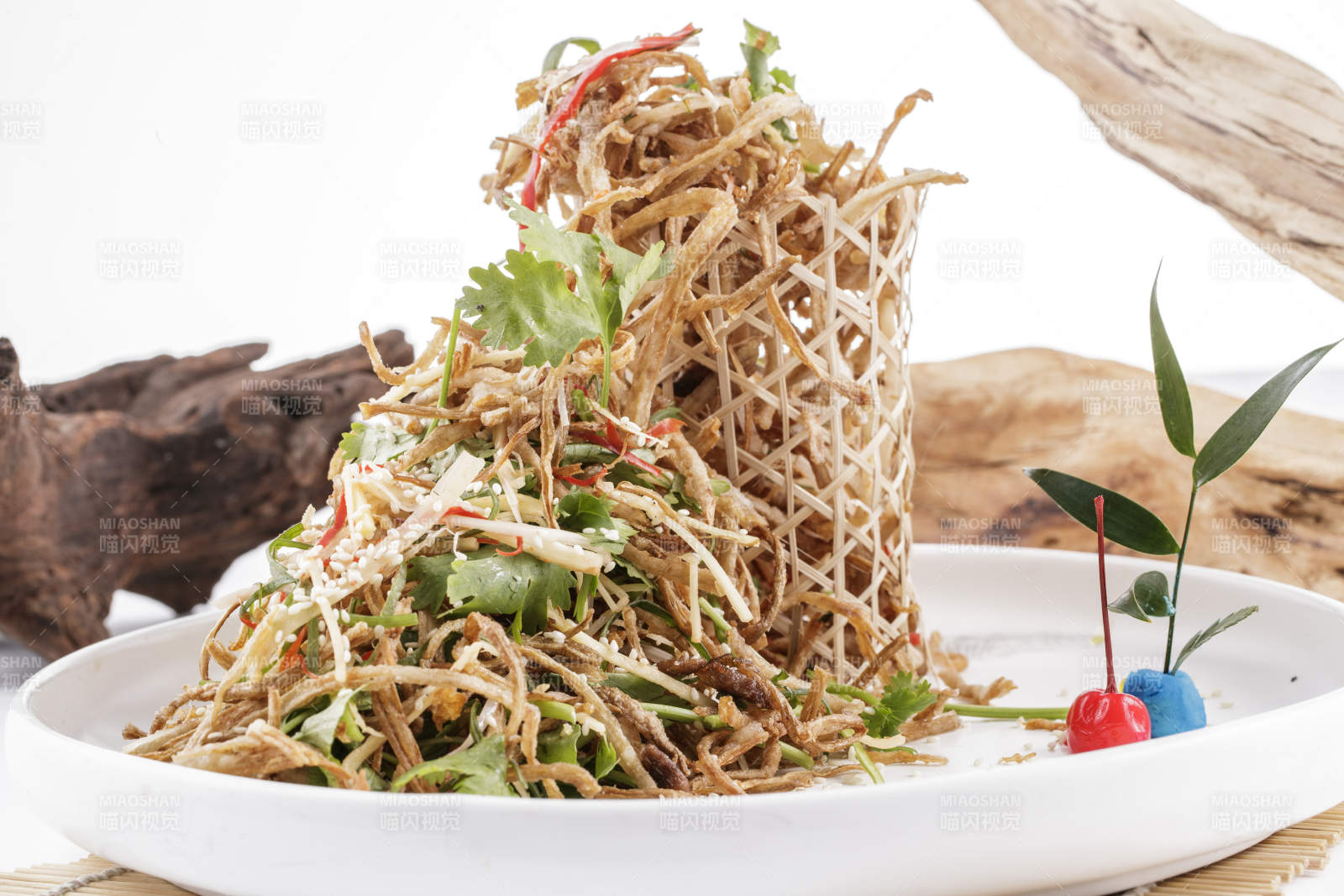 美味凉拌油炸手撕鸡丝图片