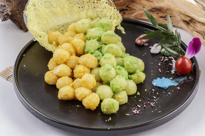 咸蛋黄抹茶双色炸鱼虾丸图片