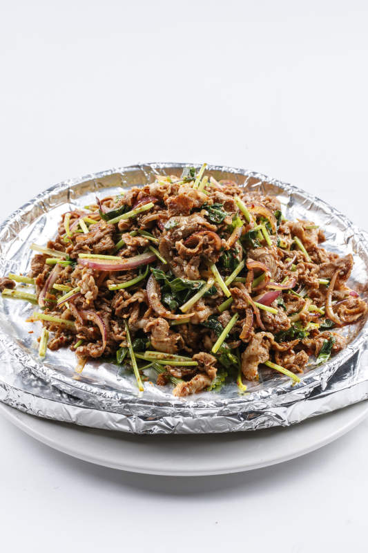 洋葱香菜铁板炒牛柳图片