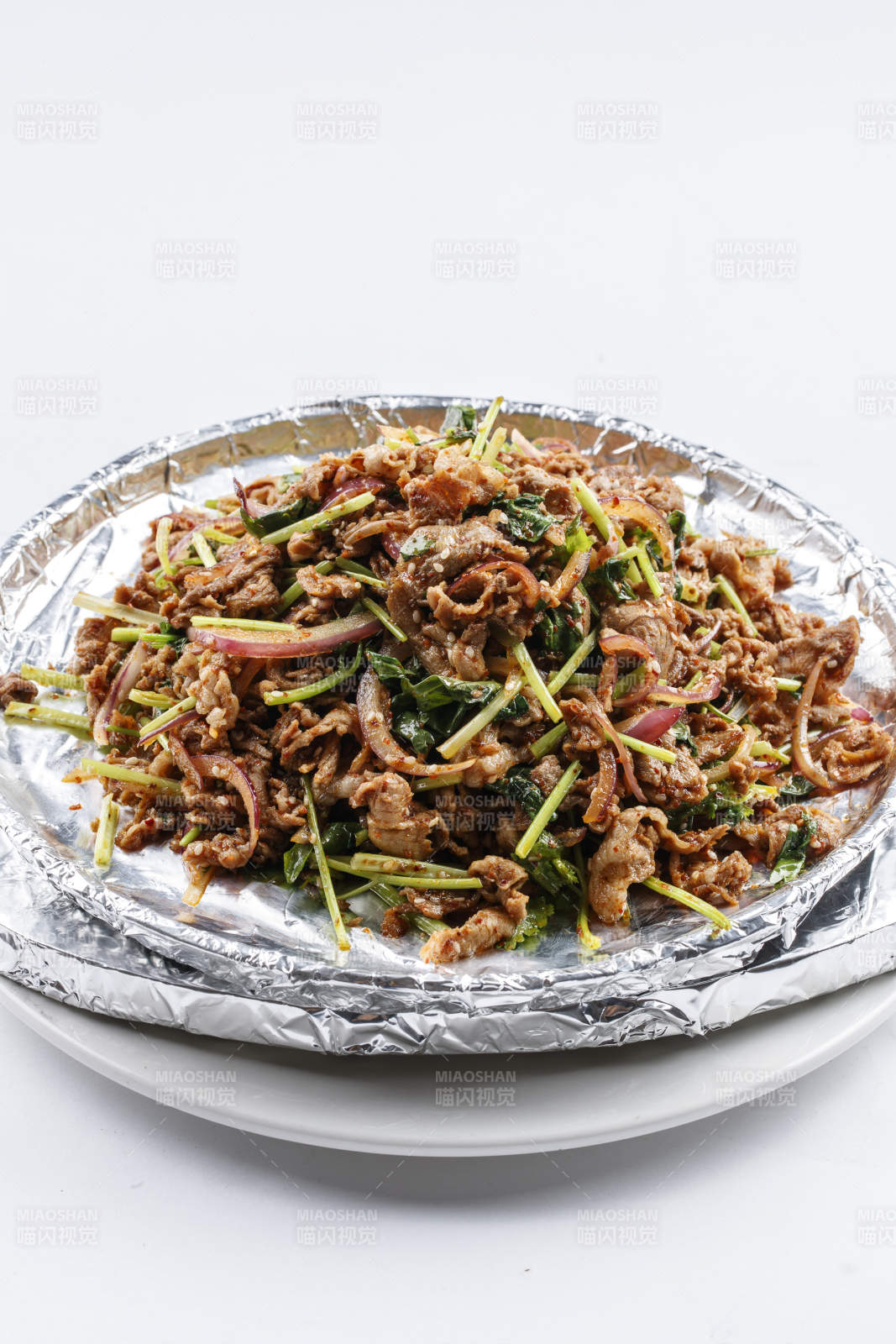 洋葱香菜铁板炒牛柳图片