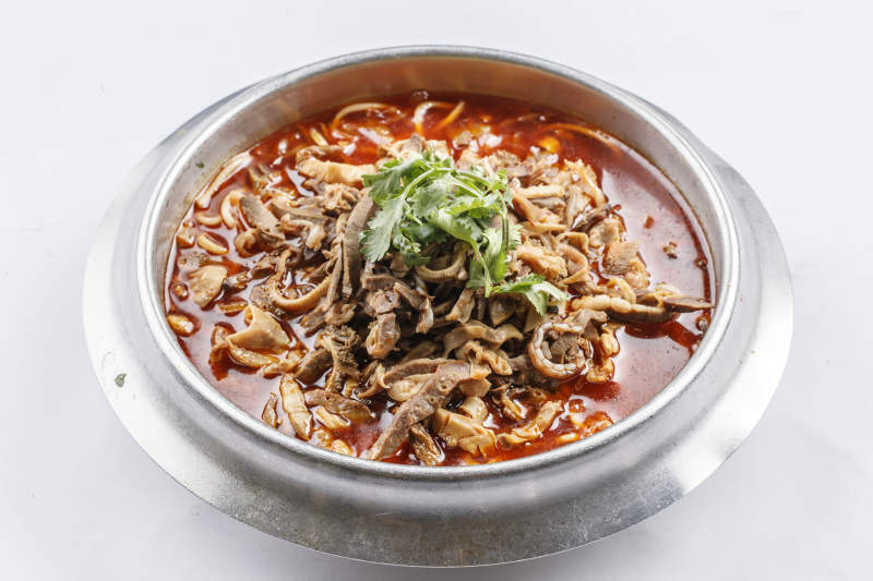 锅仔红油羊杂粉图片