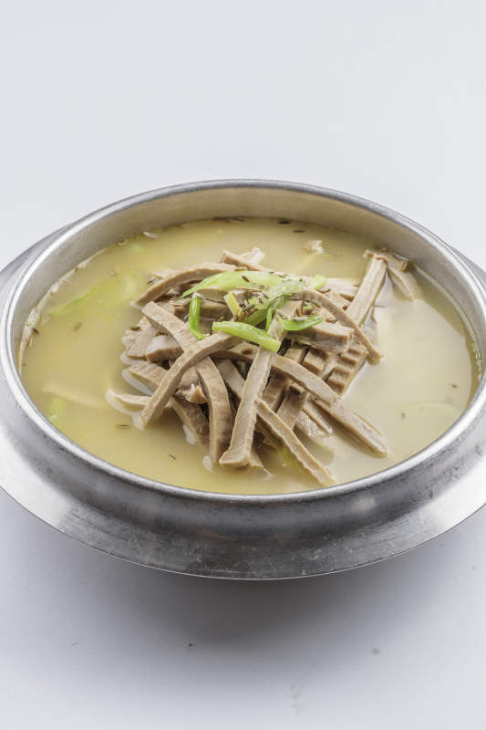 锅仔浓汤烟熏豆腐干图片