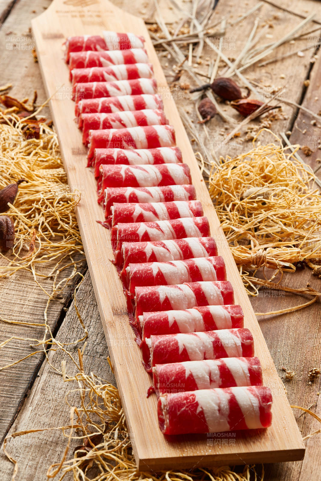 草原绵羊一米肉片图片