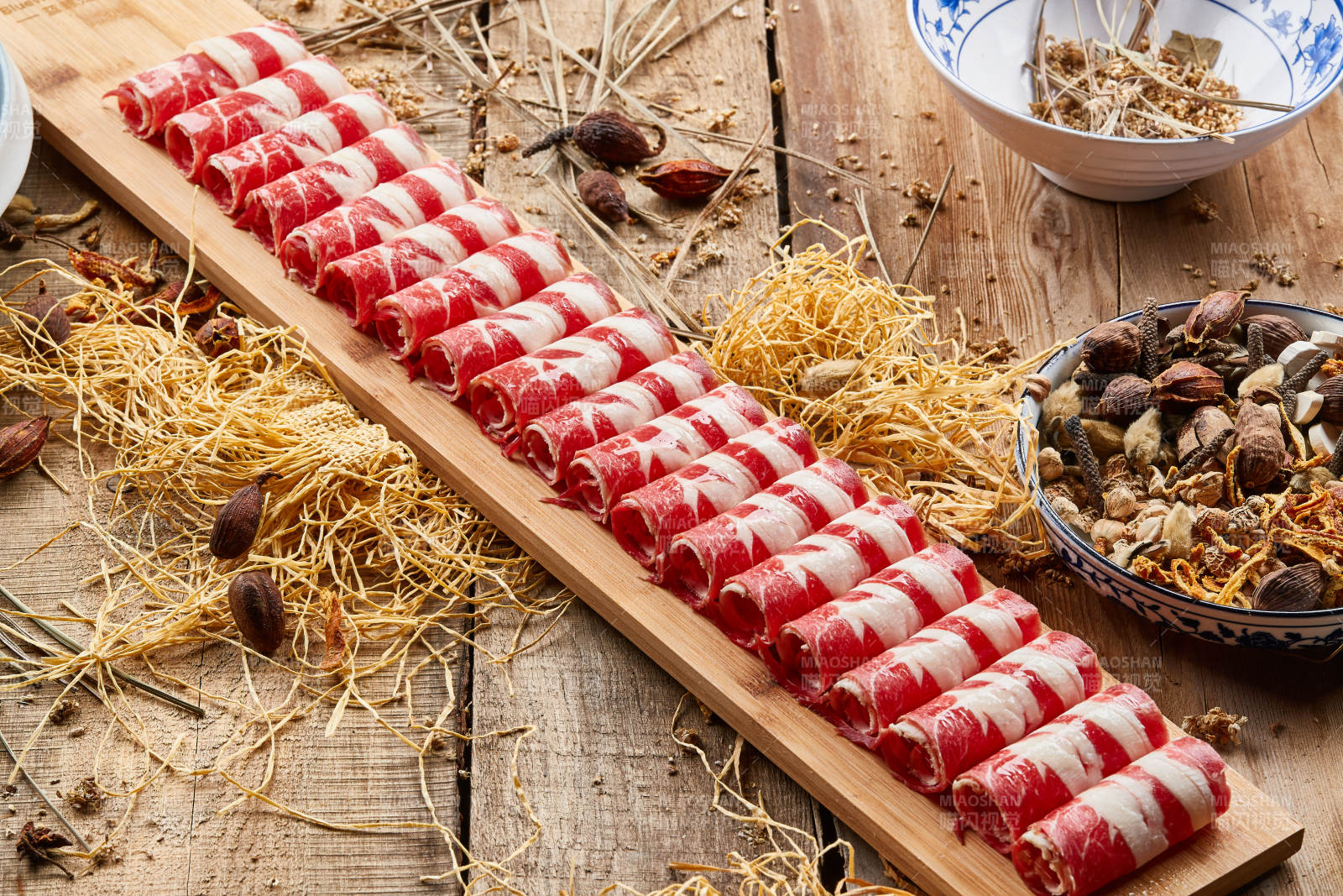 草原绵羊一米肉片图片