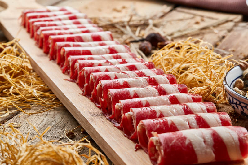 草原绵羊一米肉片图片