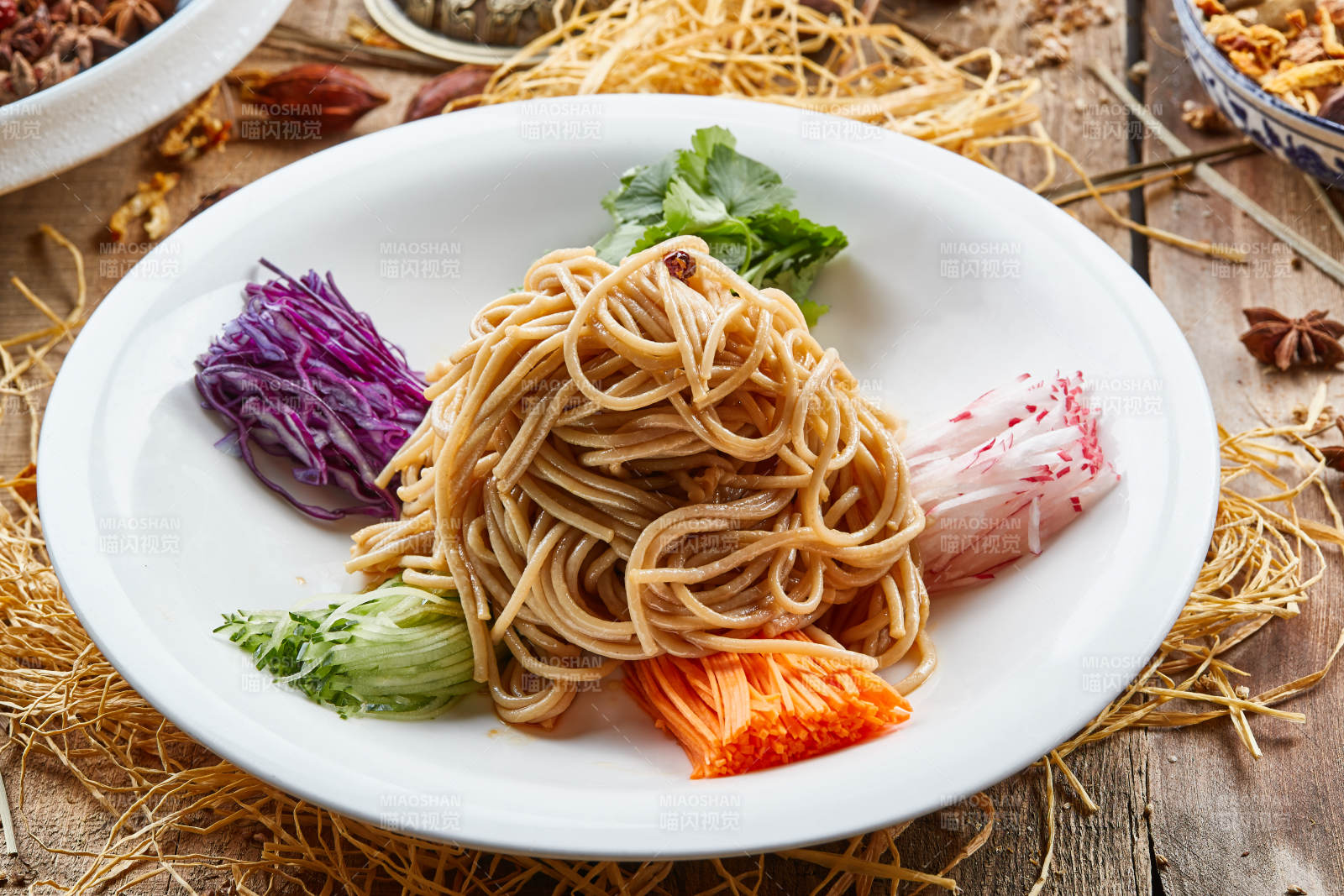 菜丝五花肉凉拌莜面饸饹图片