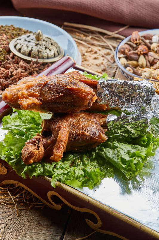 炭烤火鸡腿肉图片