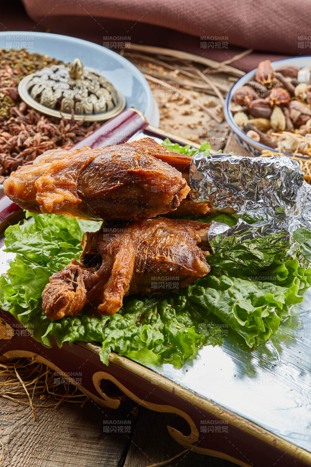 炭烤火鸡腿肉图片