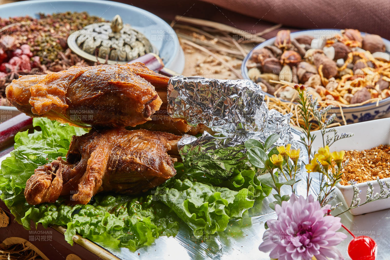 炭烤火鸡腿肉图片