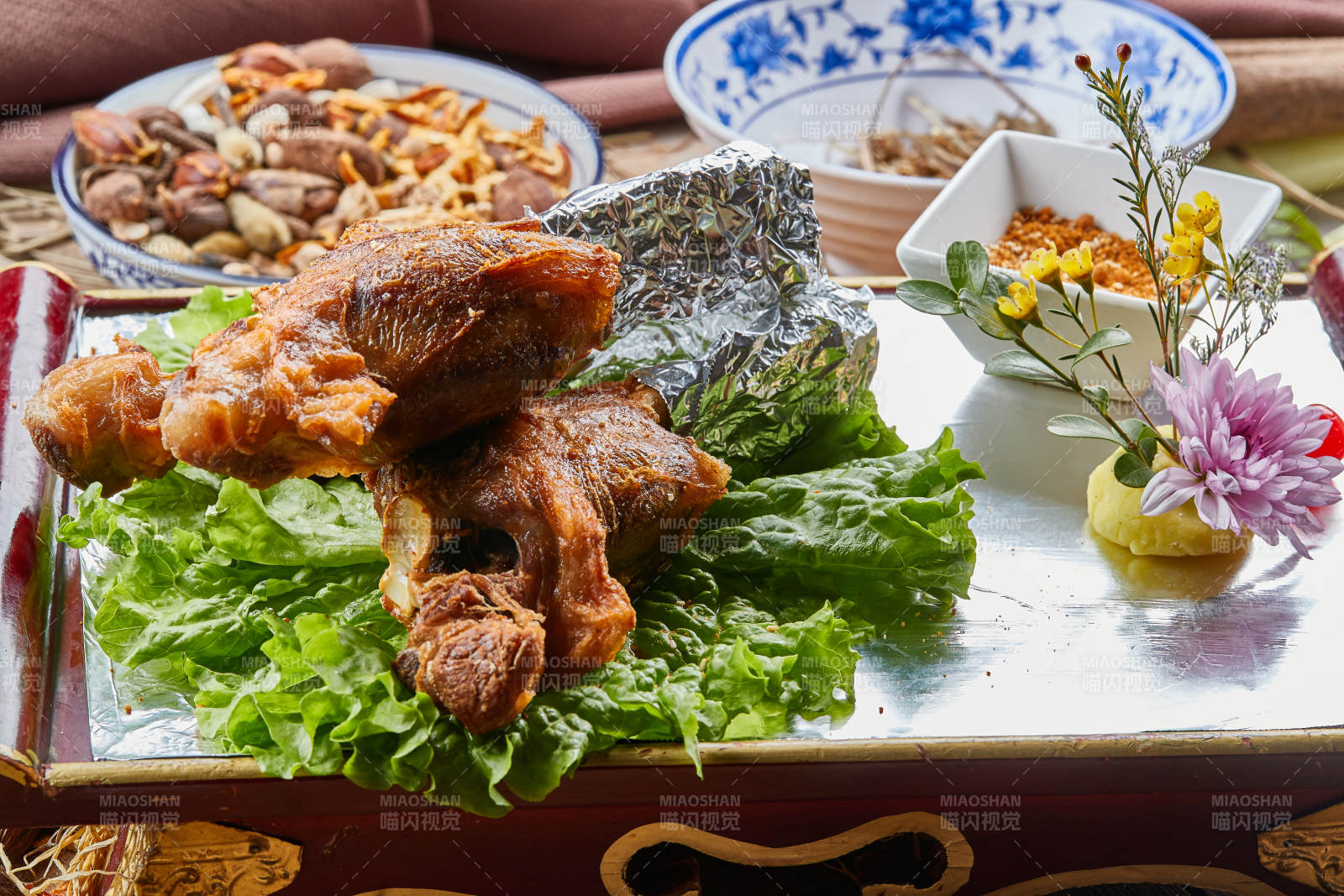 炭烤火鸡腿肉图片