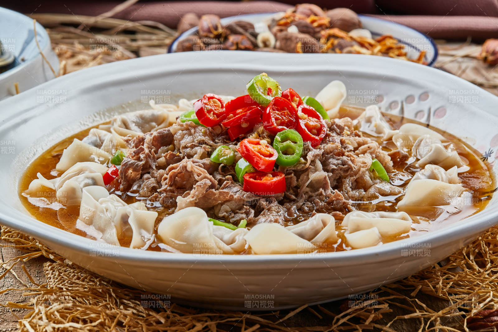 酸汤肥羊盖云吞图片