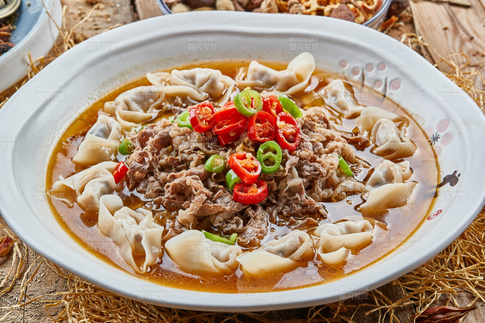 酸汤肥羊盖云吞图片