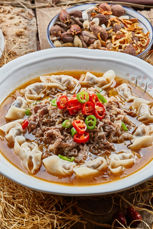 酸汤肥羊盖云吞图片