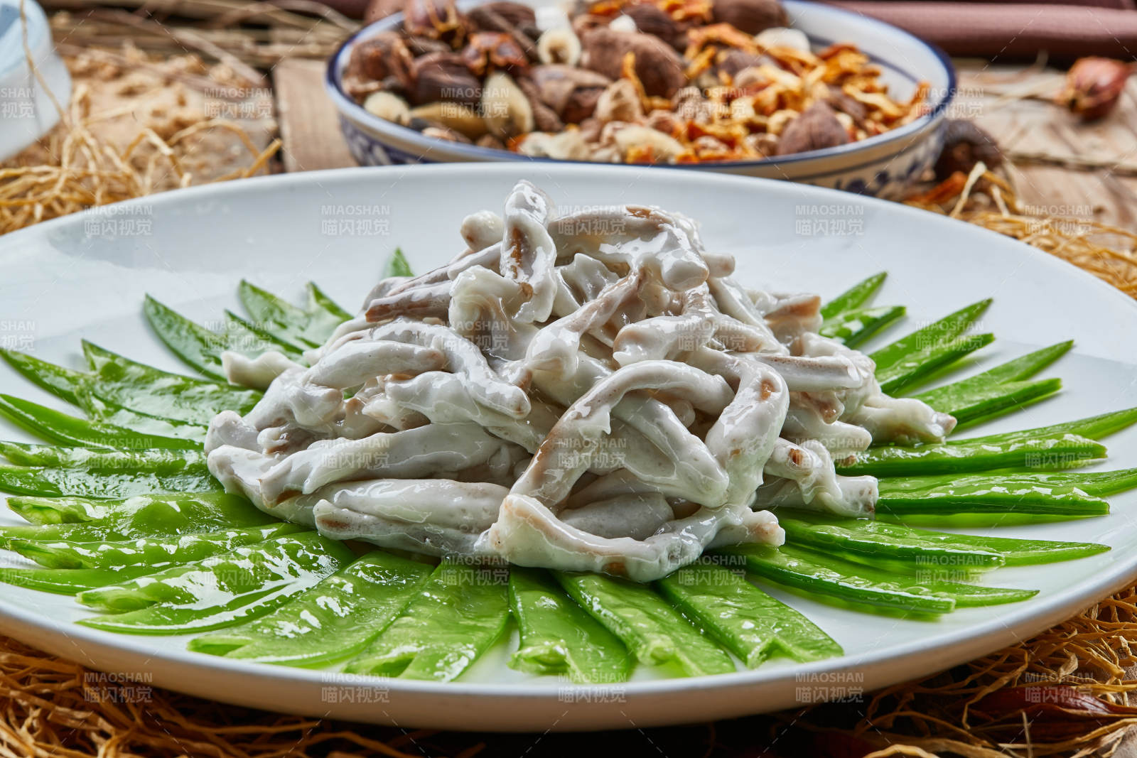 焗海鲜菇配荷兰豆图片