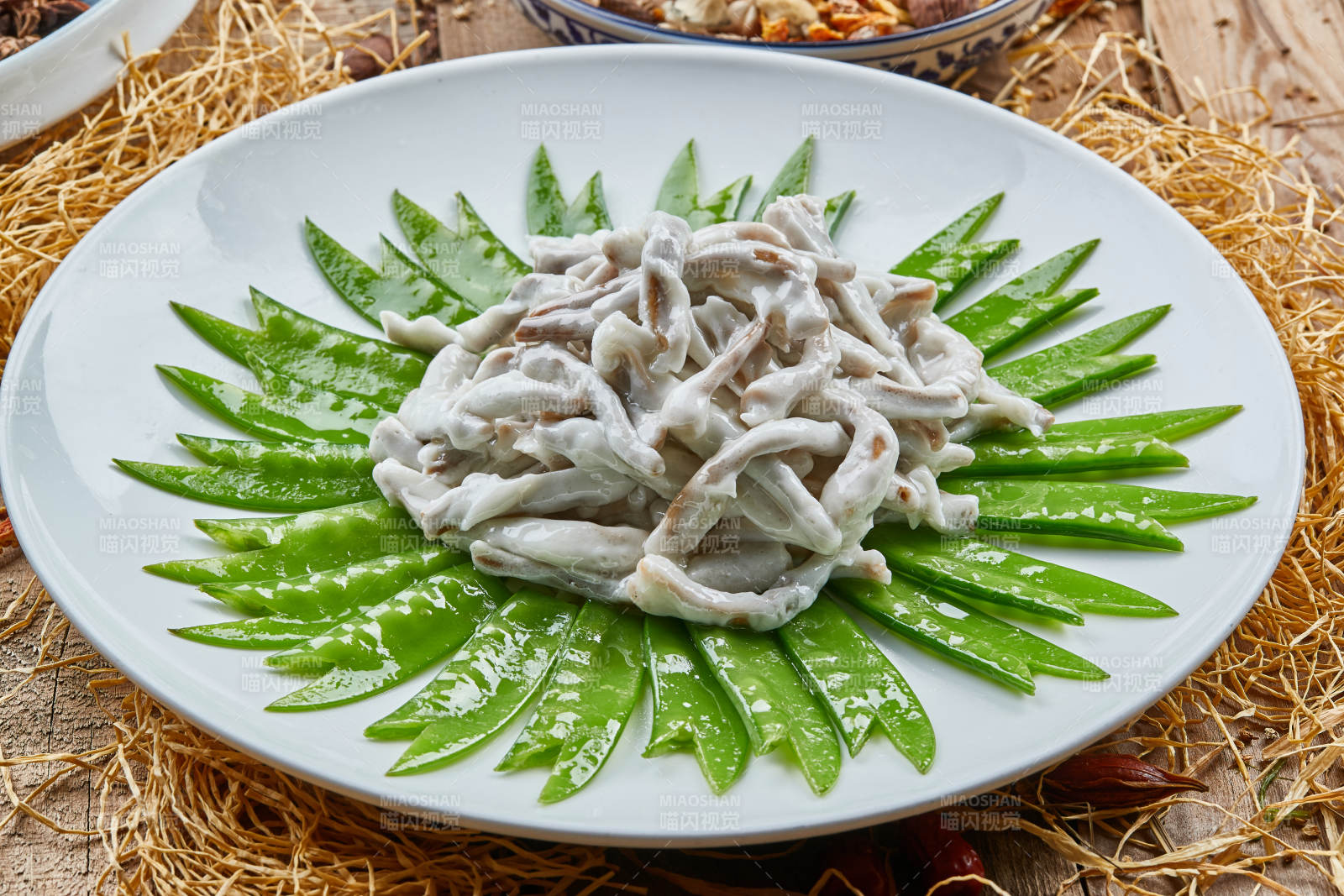 焗海鲜菇配荷兰豆图片