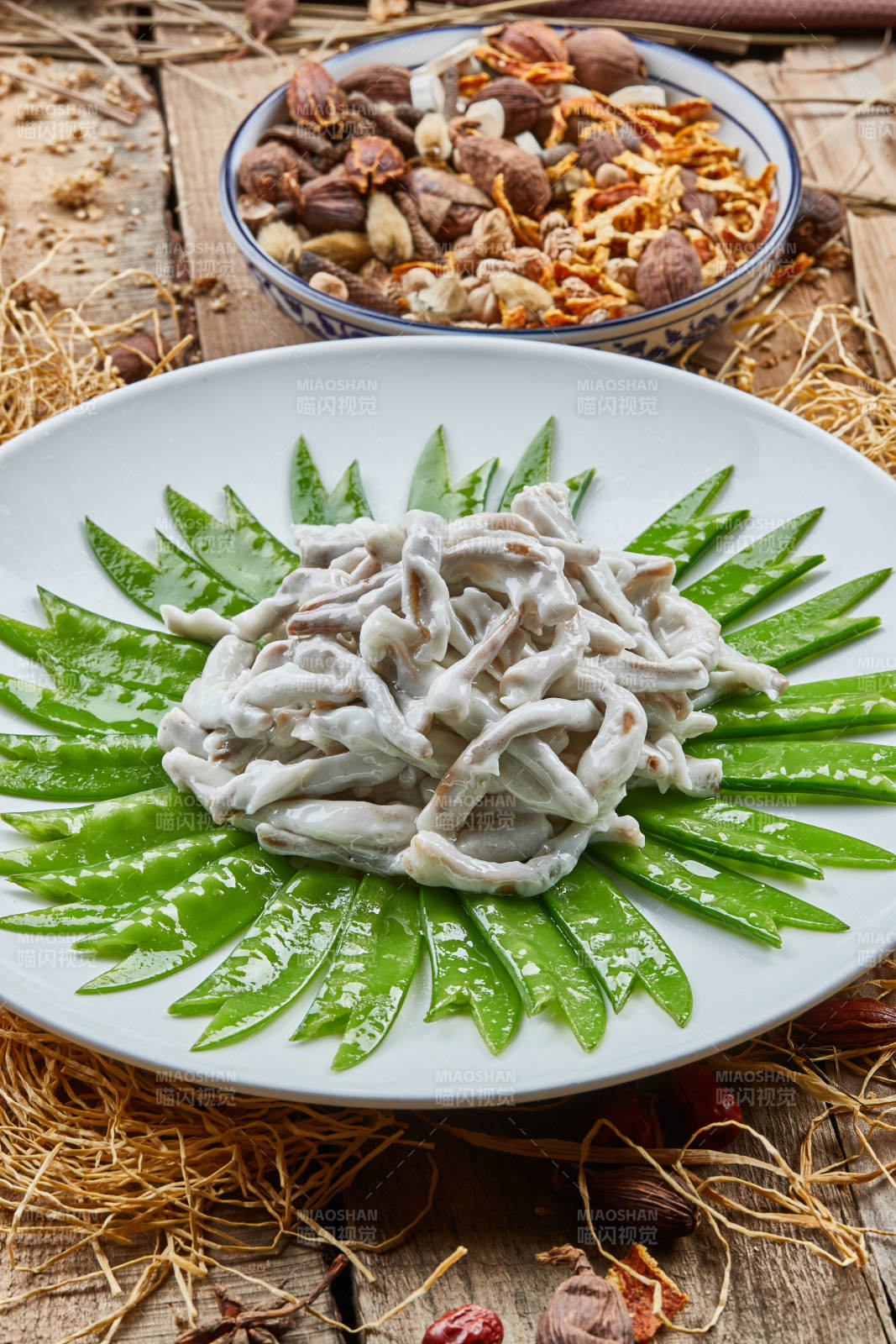 焗海鲜菇配荷兰豆图片