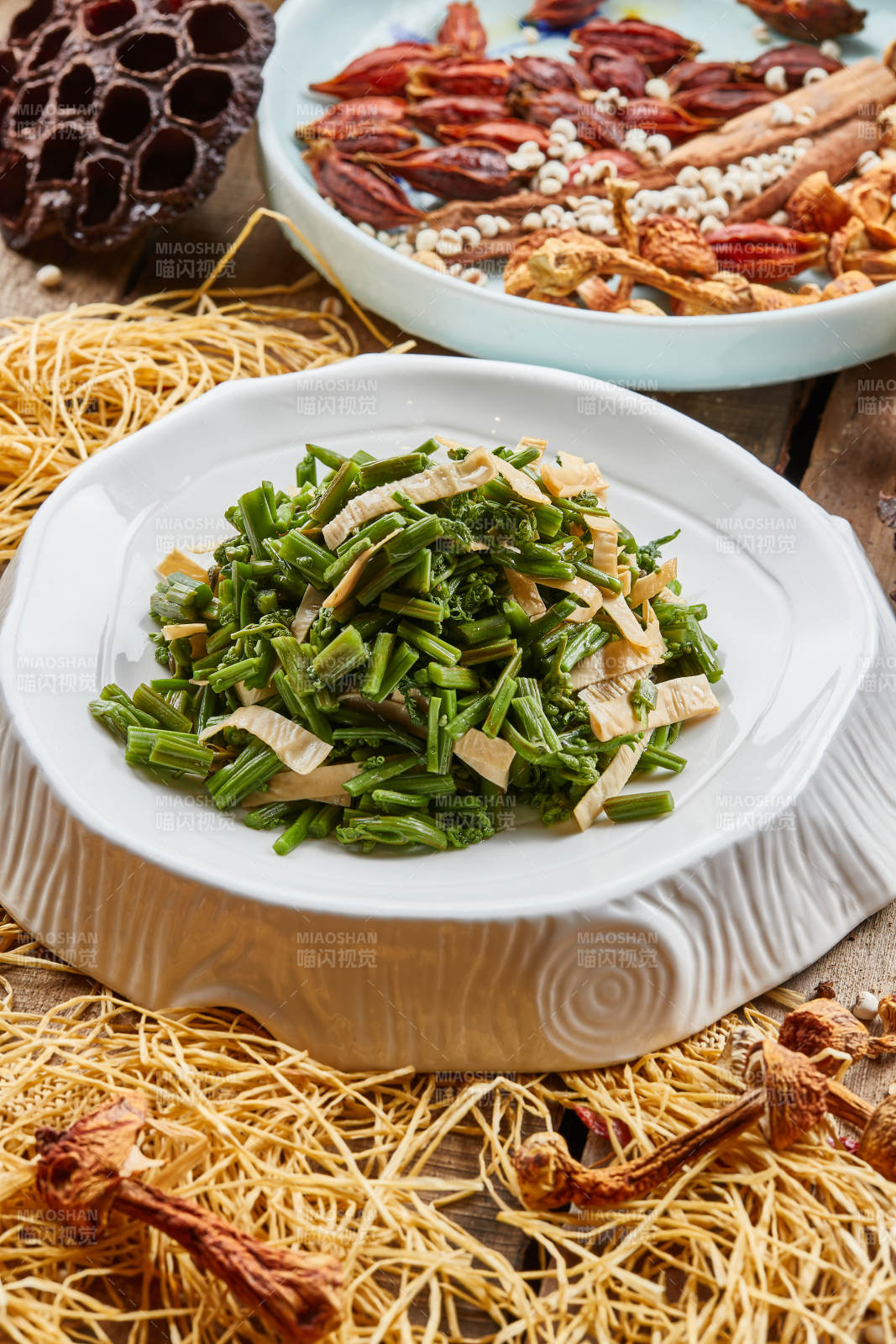 蕨菜油豆皮图片