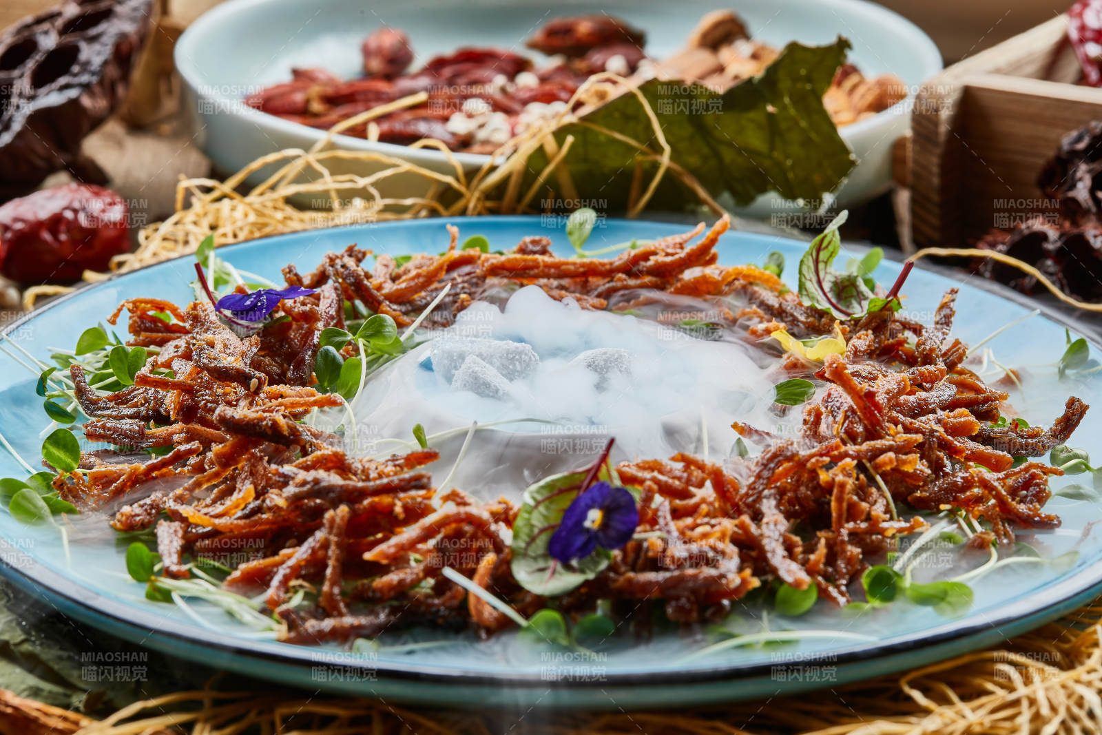 香椿豆苗油炸鱼丝图片