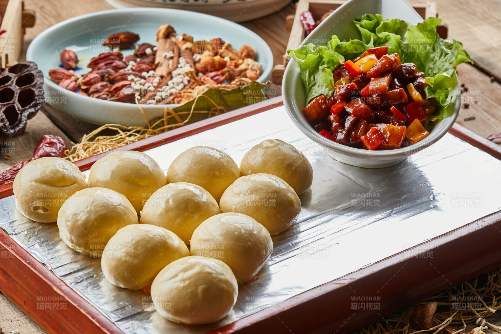 红烧肉配窝头图片