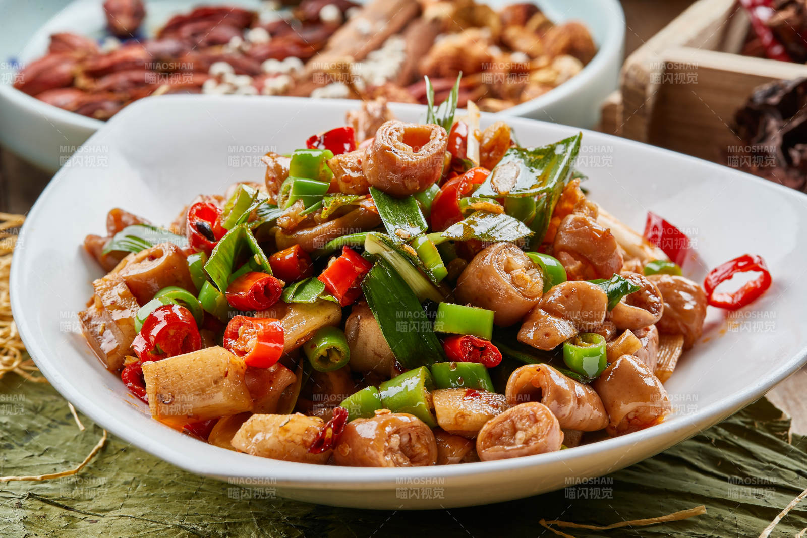 蒜苗溜肥肠图片